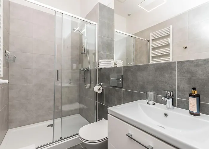 Rent Like - Gąsiorowskich 8 *